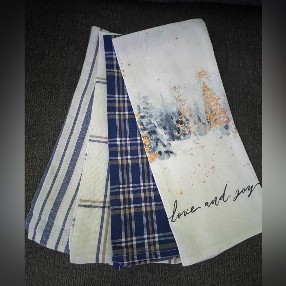 Holiday kitchen towels